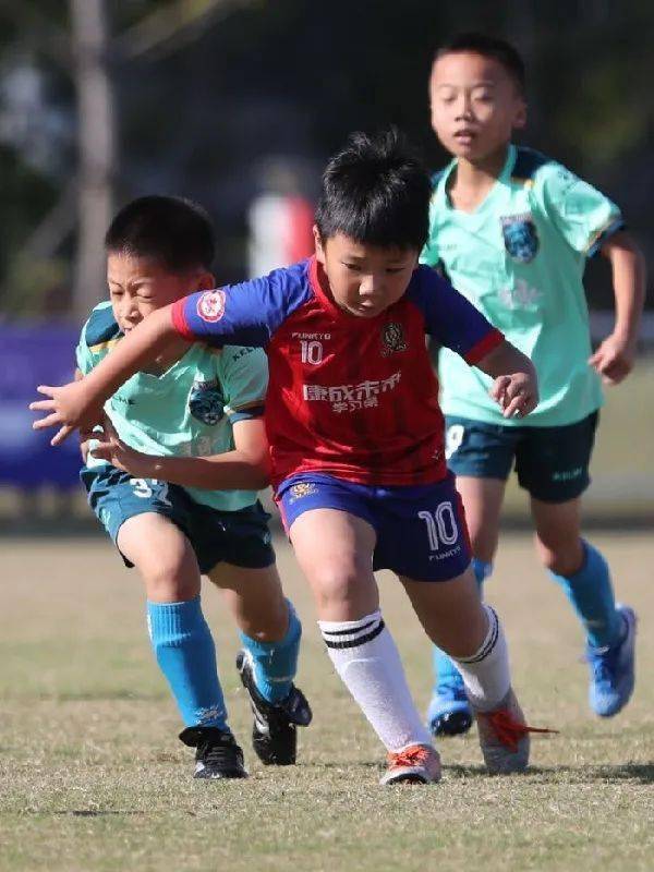 
江苏省足协青训俱乐部联赛冠军赛在扬州开赛“太阳集团tyc”(图2)