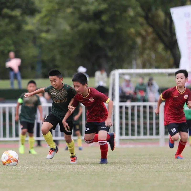 
江苏省足协青训俱乐部联赛冠军赛在扬州开赛“太阳集团tyc”(图5)