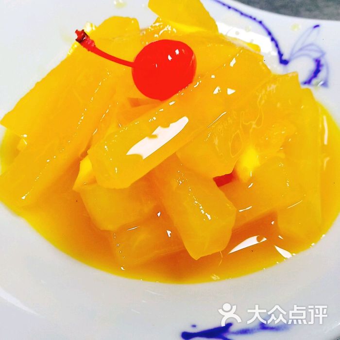 超高颜值的碰撞 何洛洛和诺言罕见同框_太阳成集团tyc(图1) 太阳成官网